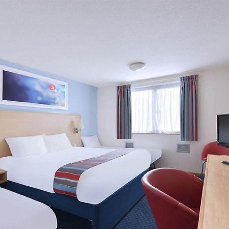 Travelodge Alton Four Marks Eksteriør bilde