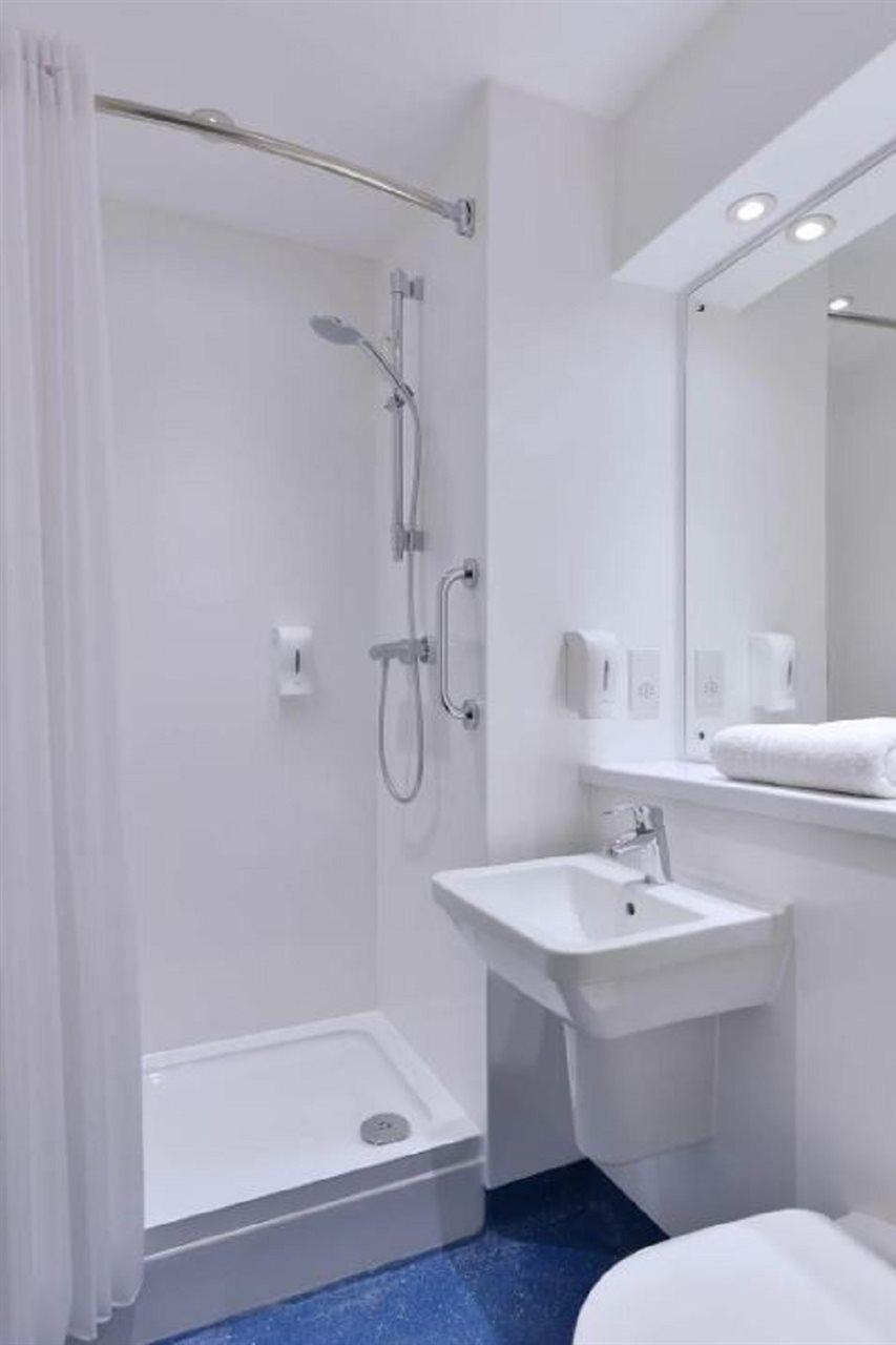 Travelodge Alton Four Marks Eksteriør bilde