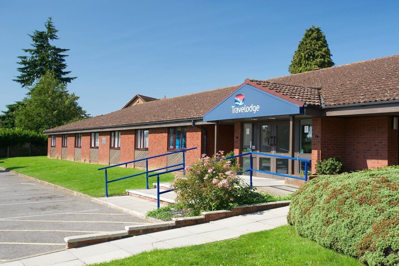 Travelodge Alton Four Marks Eksteriør bilde